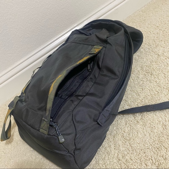 North Face Lineage Pack 20L Backpack Aspha… - Picture 11 of 13